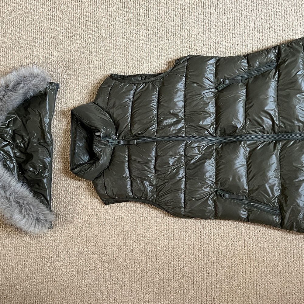 Stylish Puffer Vest with Detachable Hood